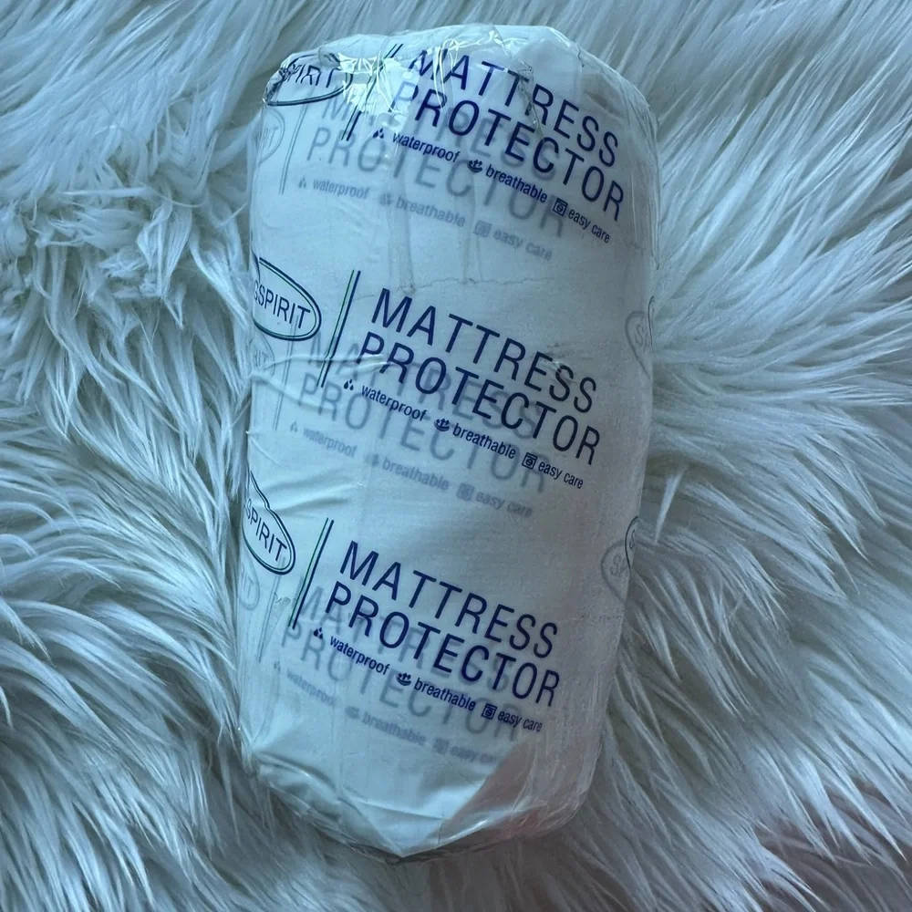 White Full Size Mattress Protector